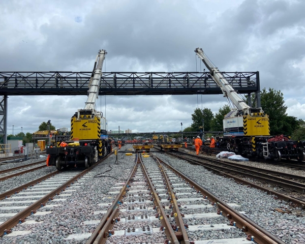 Two 250 Kirow cranes working in tandem